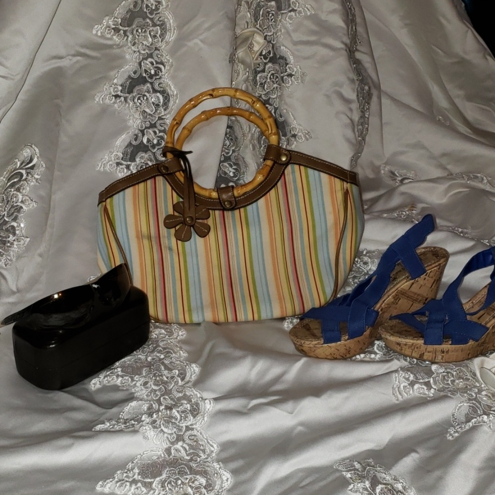 Vintage Relic brand summer bag with bamboo handles